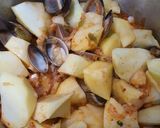 Foto del paso 6 de la receta: Patatas con Bacalao y alguna almeja del Pacífico