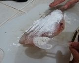 Foto langkah ke 2 dari resep Chinese pan-fried fish with soy sauce.
