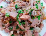 A picture of step 2 of Bún Trộn Mắm Nêm (Hue-Style Noodle Salad).