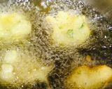 A picture of step 4 of Mysore bhajiya /bonda.
