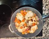 Foto del paso 10 de la receta: Pechuga de pavo con vino blanco, pasas y uva