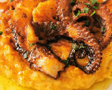 Foto del paso 4 de la receta: Pulpo a la plancha con puré de patata al pimentón