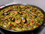 Paella mixta de marisco y pollo