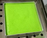 Foto langkah ke 4 dari resep Bolu Potong Pandan Kukus.