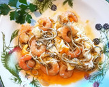 Foto del paso 8 de la receta: Huevos rotos con gulas y langostinos