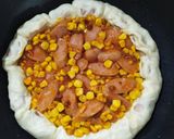 Foto langkah ke 4 dari resep Pizza teflon toping sosis.