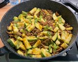Une image de l'étape 9 de Haricots verts au bœuf, courgettes et curry.