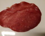 A picture of step 1 of Involtini di bresaola e caprino.