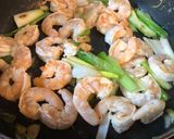 Φωτογραφία βήματος 8 της συνταγής Stir-fry udon noodles με γαρίδες, τόφου και μπρόκολο