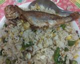 Foto langkah ke 3 dari resep Nasi goreng ikan asin kecombrang.