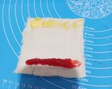 Foto langkah ke 2 dari resep Rolung strawberry.