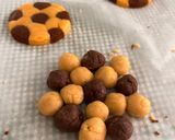 Foto del paso 3 de la receta Galletas de mantequilla de balón de fútbol | Receta para el mundial