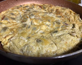 Foto del paso 8 de la receta: Tortilla de habitas con chorizo de Salamanca
