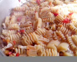 Foto del paso 2 de la receta: Pasta con frutos secos y manzana🍎
