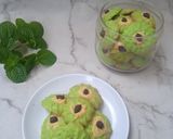 Foto langkah ke 4 dari resep Kue Semprit Bunga Desa.