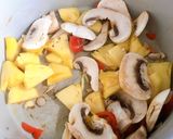 Hình bước làm 2 của món Canh Chua Thơm Giá Nấu Mọc
