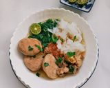 Foto langkah ke 5 dari resep Bakso Gepeng Kwetiau Kuah Bening.