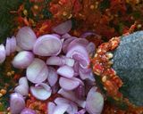 Foto langkah ke 4 dari resep Gammi (Sambal) Ikan Belanak Dan Tempe Goreng.