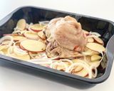 Mézes csülök burgonya ágyon recept fázis 2 fotója