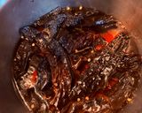 Foto del paso 1 de la receta Guisado en salsa pasilla