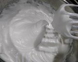 Hình bước làm 1 của món Bánh bông lan cuộn chà bông heo cay với sốt dầu trứng béo ngậy