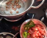 A picture of step 1 of Puffed rice upma.