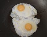 A picture of step 3 of Fried eggs.