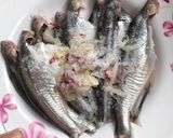 Hình bước làm 2 của món Cá dứa (cá sát) kho tộ