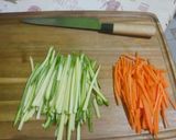 Une image de l'étape 1 de Nouilles chinoises sautées aux légumes.