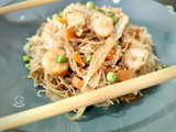 Fideos de arroz fritos con gambas estilo 3 delicias
