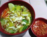 Foto langkah ke 7 dari resep Soto ayam Lamongan (kuah bening).
