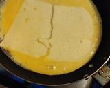 Foto del paso 3 de la receta: Omelette con queso y lechuga en pan tostado