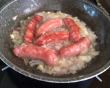 Foto del paso 1 de la receta: Salchichas con papas y guisantes