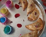 मावा गुजिया (Mawa Gujiya Recipe In Marathi) रेसिपी स्टेप 14 फोटो 