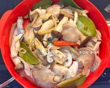 Hình bước làm 3 của món Nấm Hấp Lá Chanh Chay