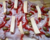 Foto del paso 2 de la receta: Pollo Arrollado, relleno de jamón, queso, morrón y aceitunas
