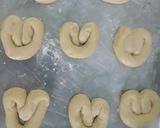 Foto langkah ke 3 dari resep Heart shape bread.