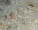 Une image de l'étape 3 de Poulet crémeux aux champignons de Paris et au riz basmati.