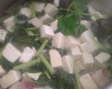 Foto langkah ke 3 dari resep Sayur Bening Tahu Bayam.