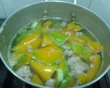Hình bước làm 2 của món Canh bí đỏ thịt băm