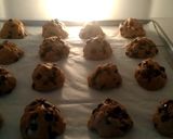 Foto langkah ke 4 dari resep Soft ChocoChips Cookies.