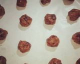 Foto langkah ke 9 dari resep Chewy Fudgy Chocolate Cookies.