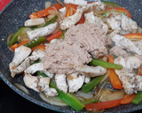 Foto del paso 4 de la receta: Pechuga de pollo con pimientos y salsa de paté (aprovechamiento de salsa)