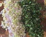 Hình bước làm 1 của món Bò cuốn lá lốt