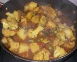 A picture of step 5 of गोभीआलू की सब्जी #MRW #W1 #ghobhialoo काॅम्बो स्पेशल).