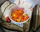 Foto langkah ke 1 dari resep Sambal Penyet Terong & Tempe Kukus.