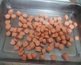 Foto del paso 2 de la receta: Salchipapas horneadas
