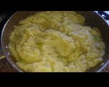 A picture of step 5 of Banana Suji Sheera.