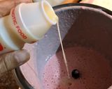 A picture of step 3 of STRAWBERRY LASSI 🍓.
