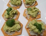 Foto del paso 1 de la receta: Canapés de queso azul stilton y aguacate